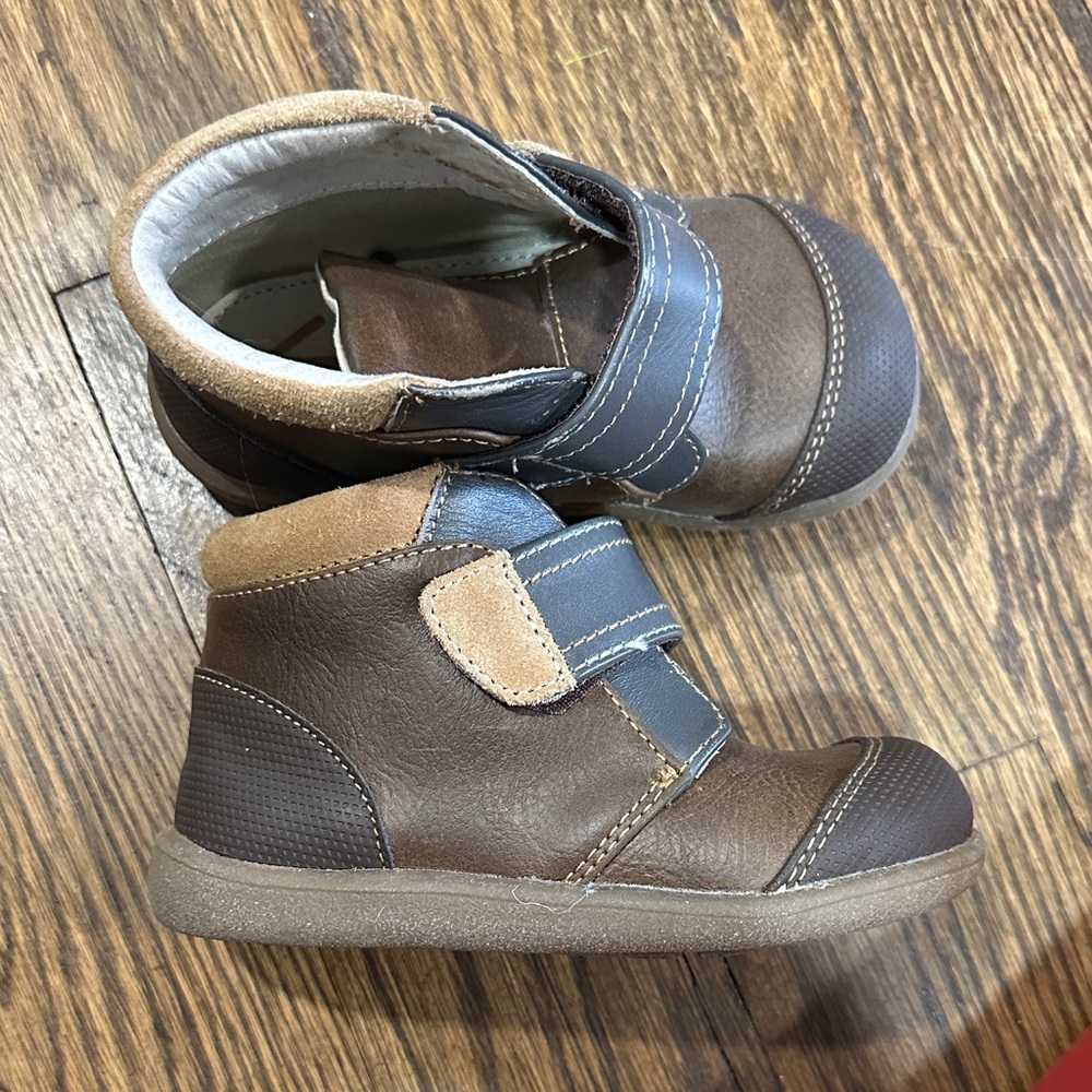 See Kai Run Sawyer 2 boots toddler 8 brown